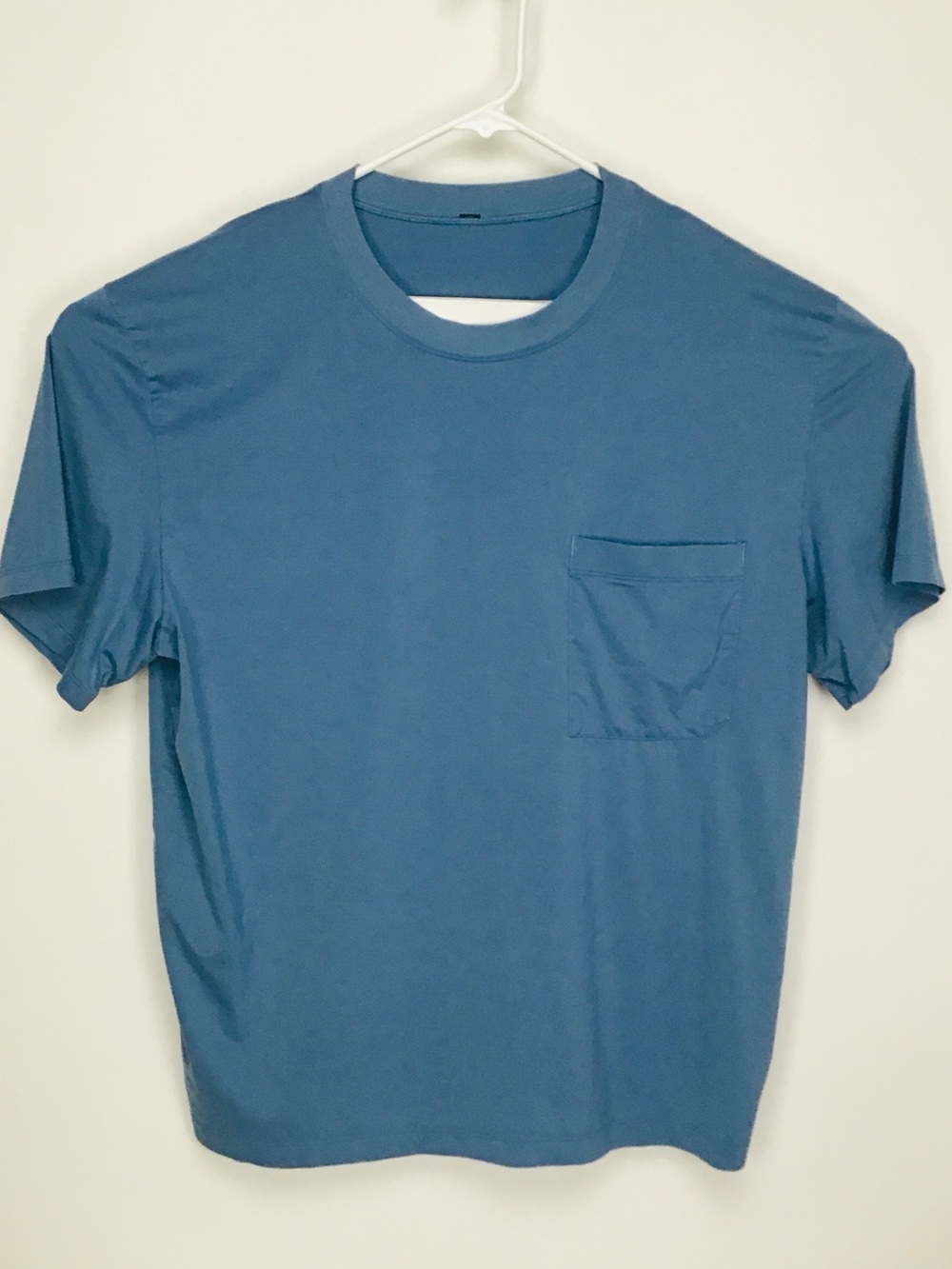 Lululemon men’s chest pocket tee shirt XL